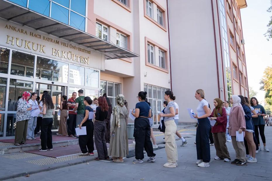 KPSS Heyecanı Başladı: İlk Oturumlar Gerçekleştirildi, Son Anlara Kalanlar ve Başarı Hikayeleri
