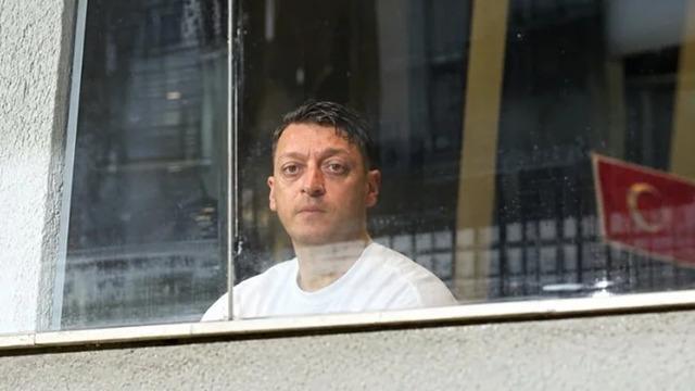 1. Lig'de Mesut Özil sürprizi! Tribünde görüntülendi