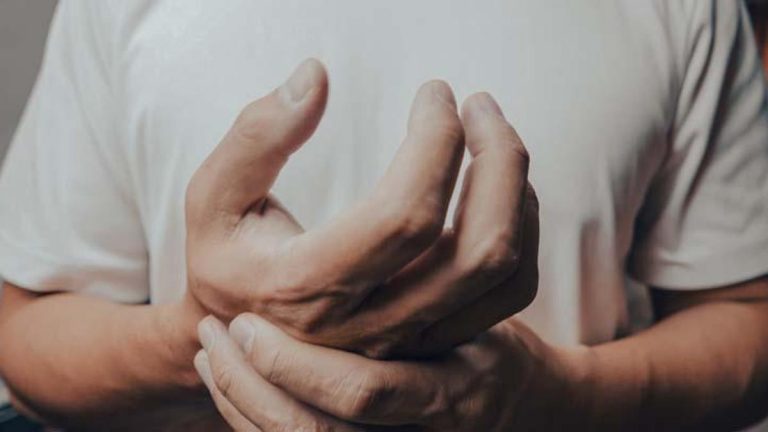 Uzmanlar genç yaşta Parkinson vakalarının artmasına karşı uyarıyor