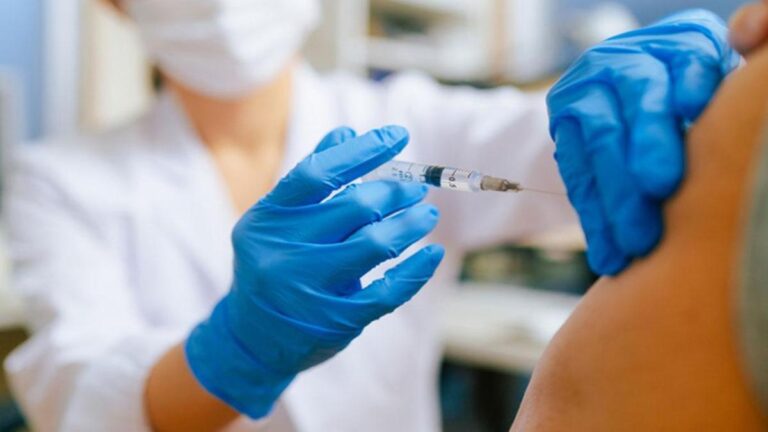 Aşılama, bağışıklığın topluma güçlü yayılması için çok önemlidir