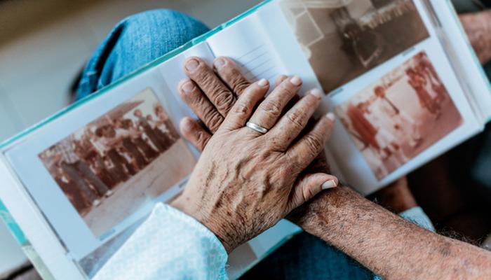 Alzheimer’daki bu semptomlara dikkat edin: “Bu, günlük yaşamdaki değişikliklerin bir aleti olabilir”