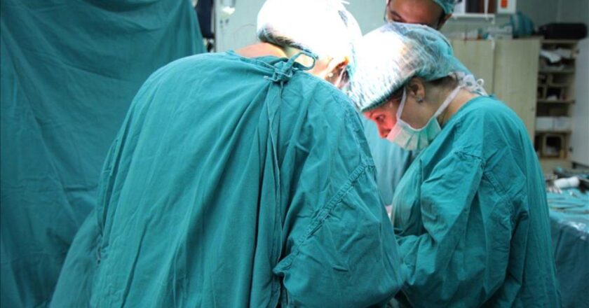 Bursa’da 77 yaşındaki kadının safra kesesinden 213 taş çıkarıldı. Sağlık haberleri