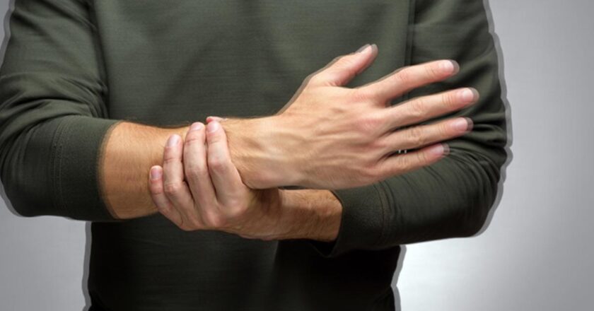 Parkinson hastalığının ilk belirtisi “basit” bir titreme olabilir: Günlük yaşamı etkileyen titremelere karşı beyin pili ve akıllı ultrason tedavisi…